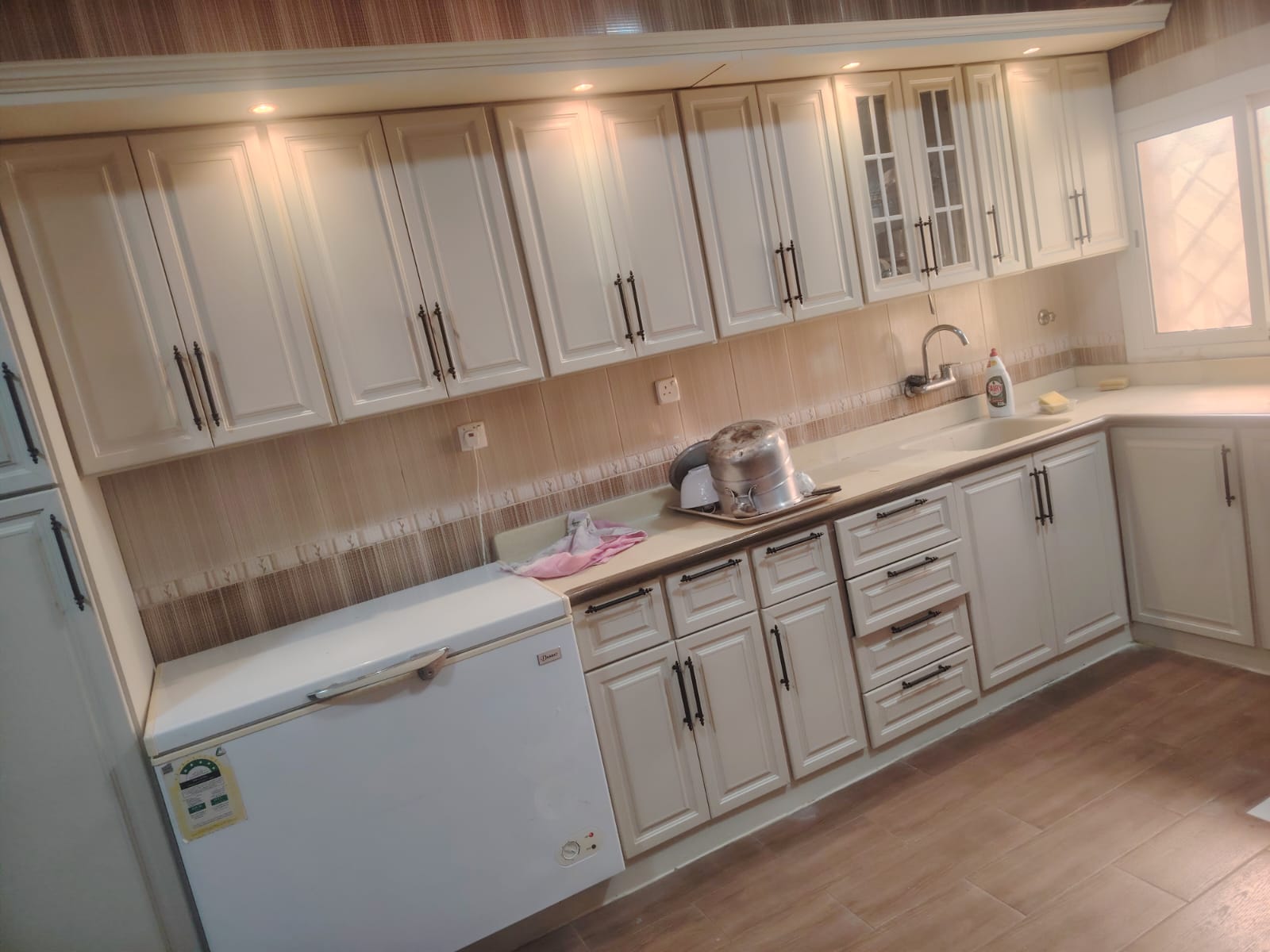 تجديد مطابخ وتغيير لون المطابخ وتغيير الرخام والمسكات والمفصلات