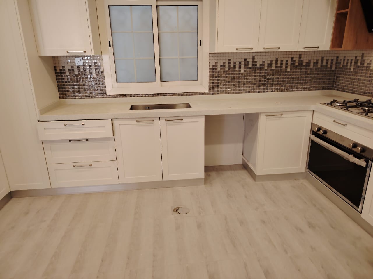 فني تركيب مطابخ جدة